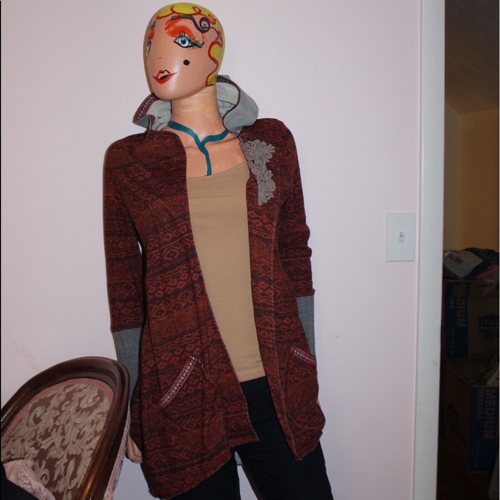 I am selling this sweatshirt.